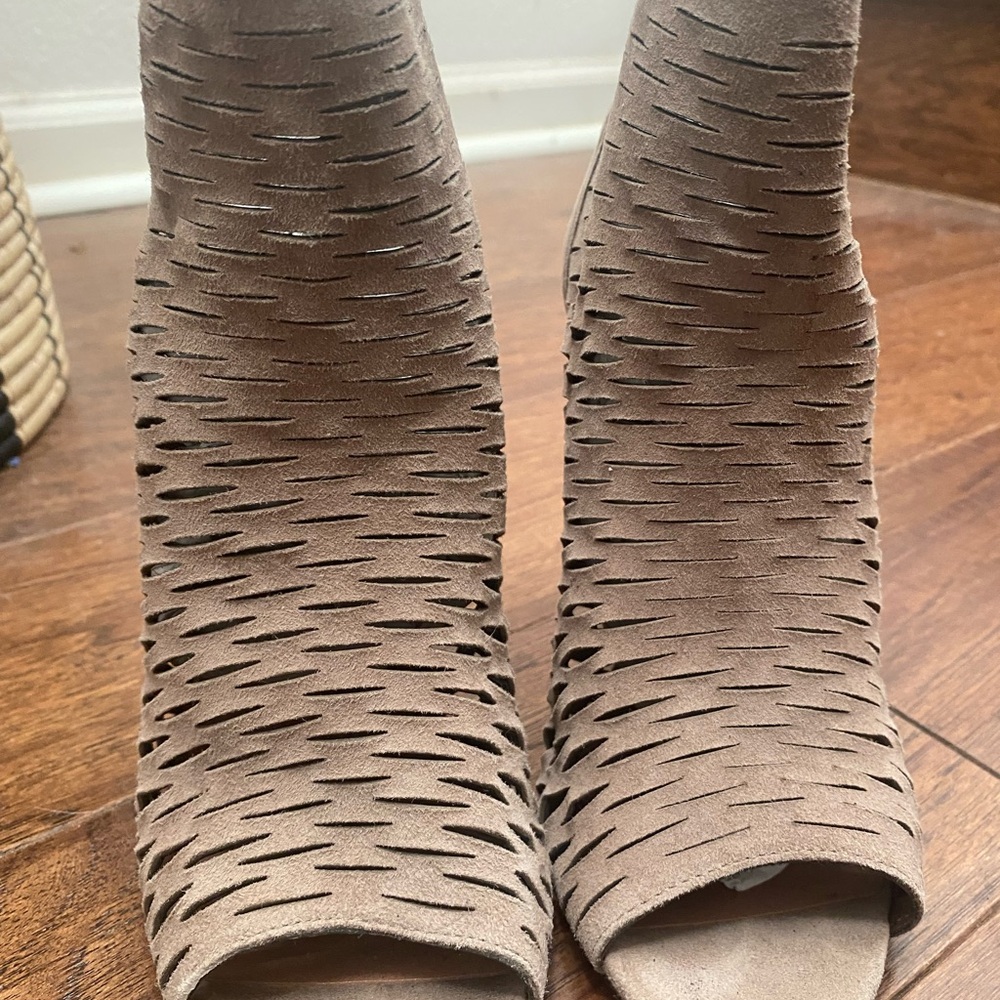 Stylish Tan Peep-Toe Women's Shoes